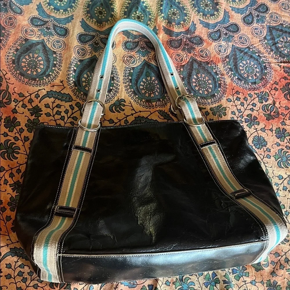 Reaction Kenneth Cole sleek black